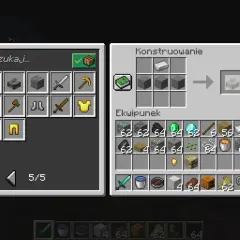 Gracz tworzy w Minecrafcie przecinarkę, używając żelaza i kamienia. W ekwipunku ma też diamenty i złoto.