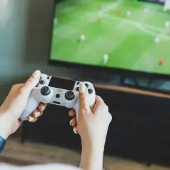 Jak bez problemu grać we FIFA na PS5 na dwóch padach? Szybki poradnik