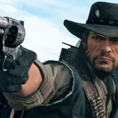 John Marston z RDR1 remaster celuje z rewolweru, gotów do akcji na Dzikim Zachodzie.
