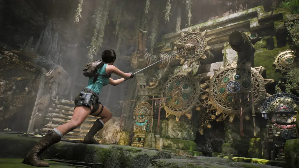 Lara Croft w nowym Tomb Raiderze używa liny, by uruchomić starożytny mechanizm w jaskini.
