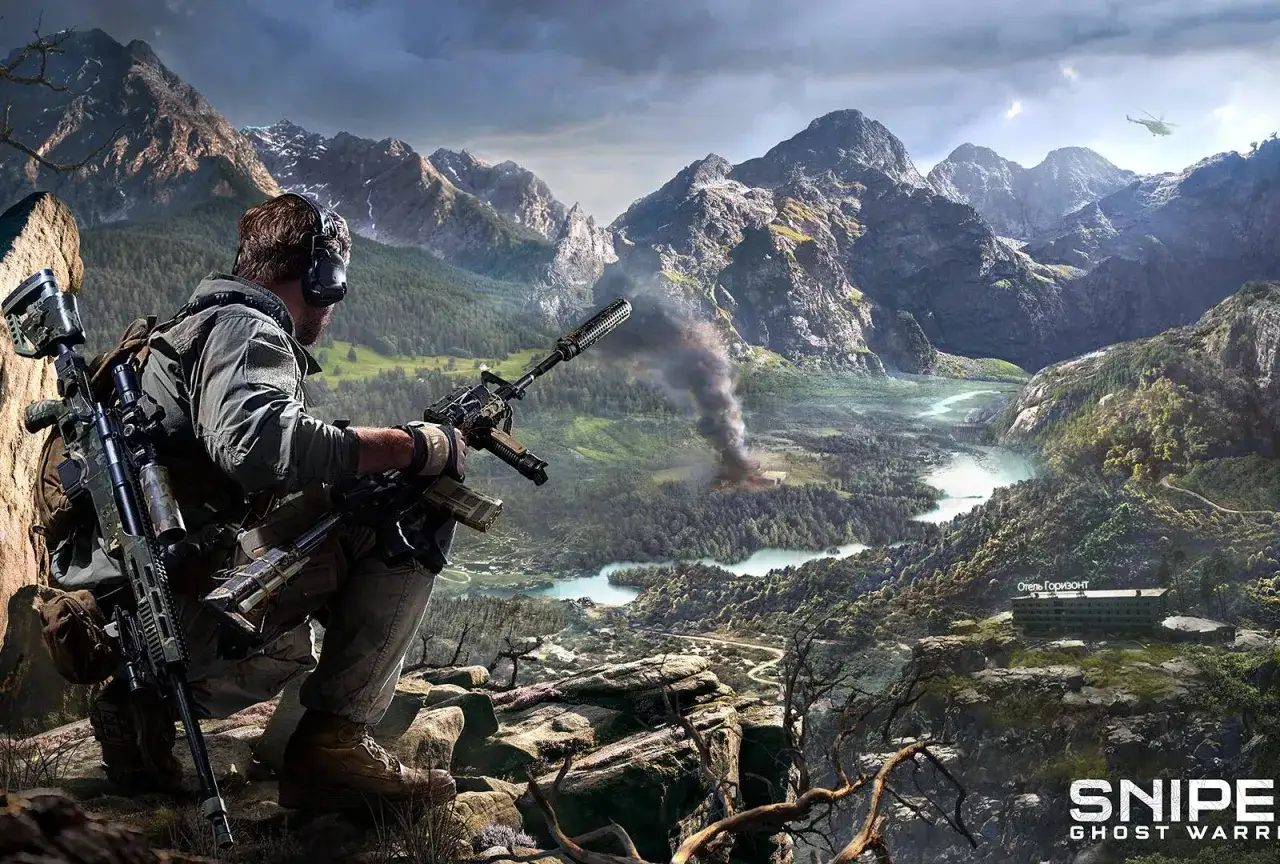 Żołnierz z karabinem na tle górskiej doliny. Dym unosi się z płonącego budynku. Sprawdź Sniper Ghost Warrior 3 wymagania.