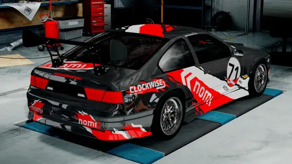 Wyścigowy samochód w garażu, gotowy do akcji w BeamNG Drive za darmo. Czerwono-białe malowanie z numerem 71.