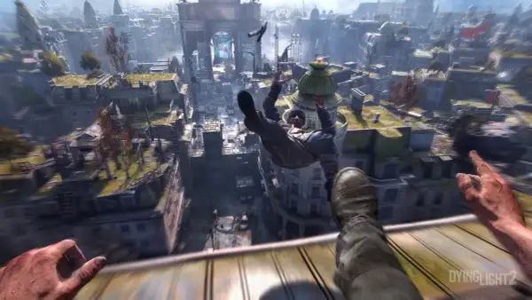 Gracz w grze Dying Light 2 spada z dachu, a miasto rozciąga się pod nim. Sprawdź Dying Light wymagania!